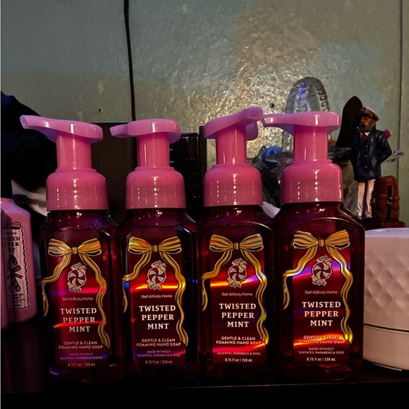Bath & Body Works Other - Bath & Body Works Twisted Pepper Mint Foaming Hand Soap - Red and Pink (4)